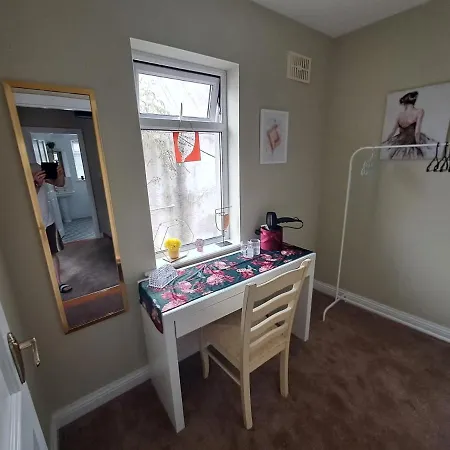3 Riverwalk, Town Holiday home